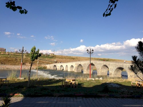 Muş -Tarihi Murat Köprüsü (iPhone 5 ile Çekildi)