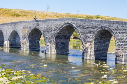 Muş -Tarihi Murat Köprüsü (Canon EOS M1 ile Çekildi) 