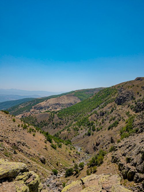 Çır Şelalesi, Bingöl Merkez ilçesi Ilıca Bucağında Uzundere köyündedir. iPhone 11 Pro Max